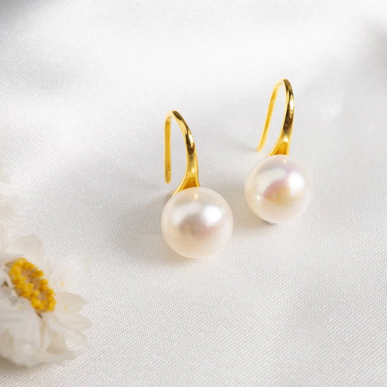 18K Solid Gold Elegant Freshwater Pearl Earrings KE00064