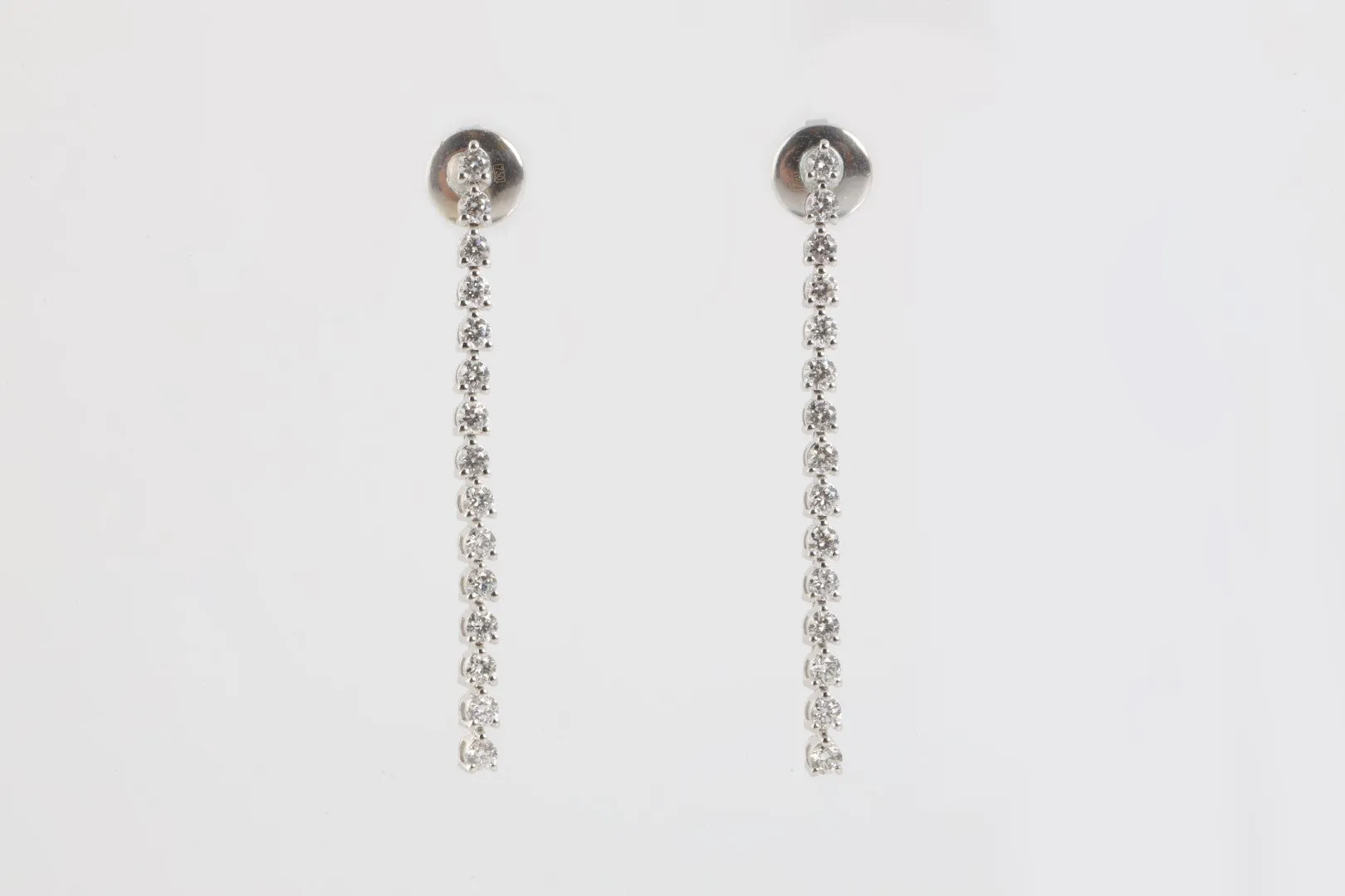 18k White Gold 0.90tcw Diamond Dangle Earrings (3.96g.)