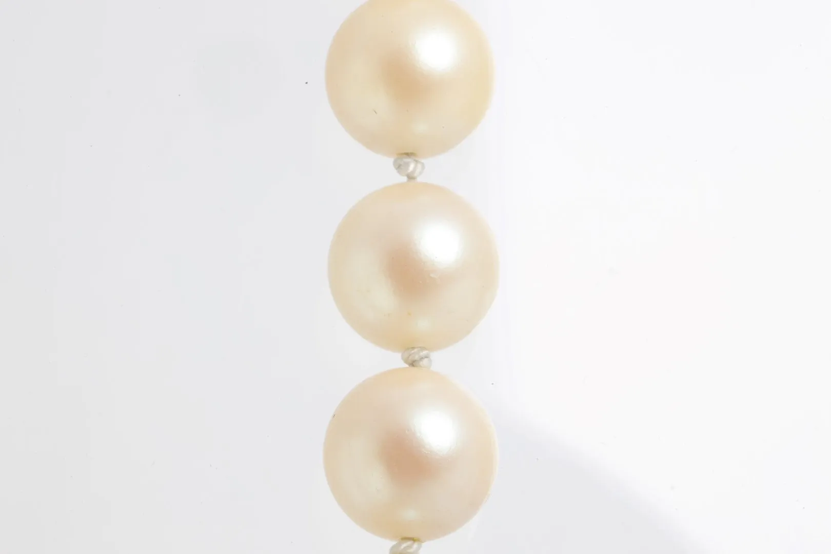 18" Mikimoto White Pearl Necklace (55.07g.)